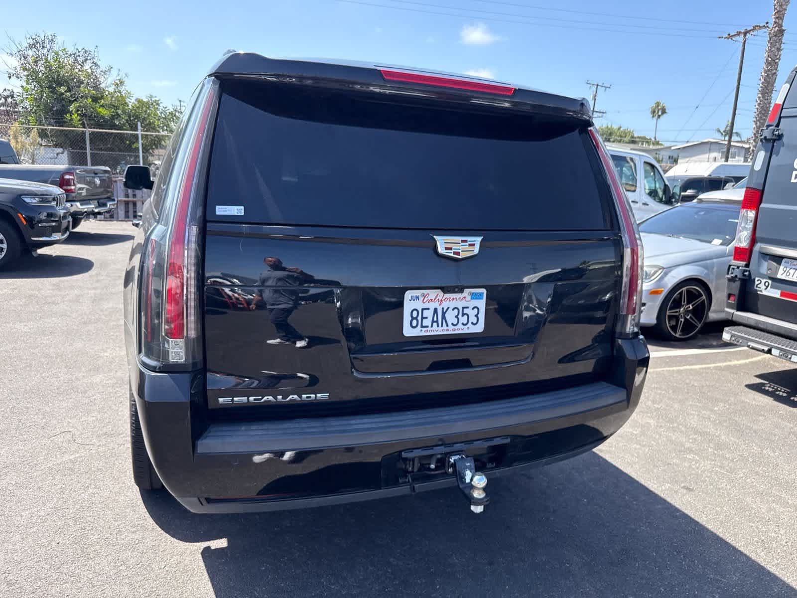 Used 2018 Cadillac Escalade ESV Premium Luxury RWD image 16