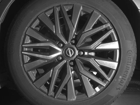 Used 2025 Nissan Altima 2.5 SV FWD image 14
