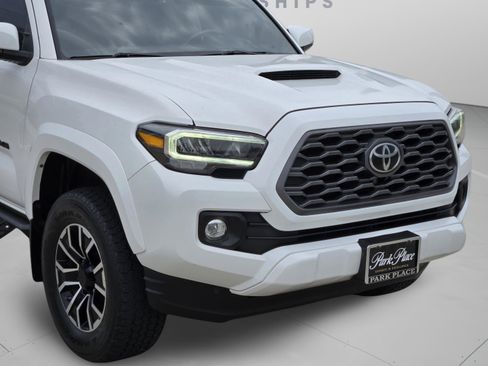 Used 2021 Toyota Tacoma TRD Sport w/ Technology Package AWD/4WD image 32