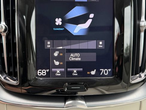 Used 2018 Volvo XC60 T6 Momentum w/ Convenience Package AWD/4WD image 23