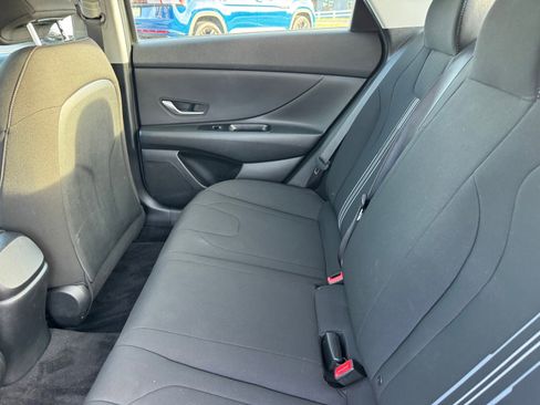 Used 2023 Hyundai Elantra SEL FWD image 9