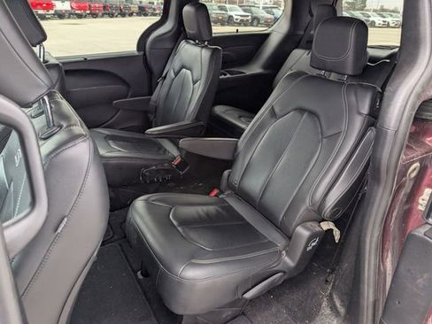 Used 2020 Chrysler Pacifica Touring-L w/ Advanced Safetytec Group AWD/4WD image 13
