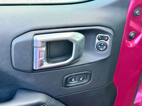 Used 2022 Jeep Wrangler Unlimited Sahara image 19