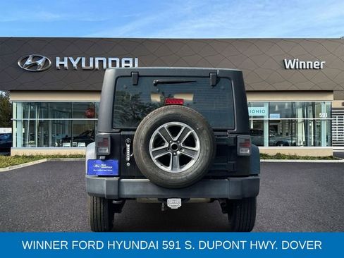 Used 2018 Jeep Wrangler Unlimited Sport w/ Connectivity Group AWD/4WD image 4