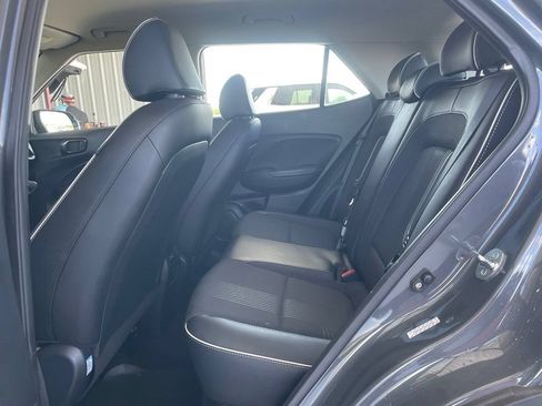 Used 2024 Hyundai Venue Limited FWD image 16