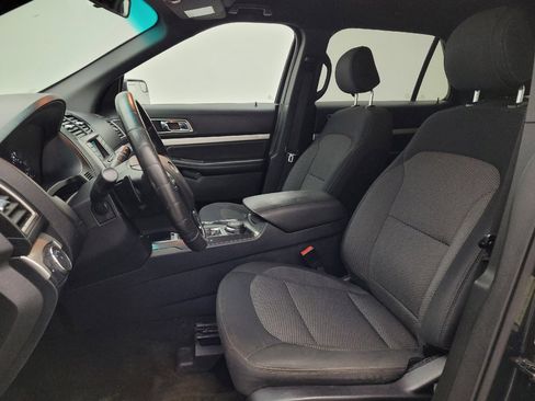 Used 2016 Ford Explorer XLT image 17