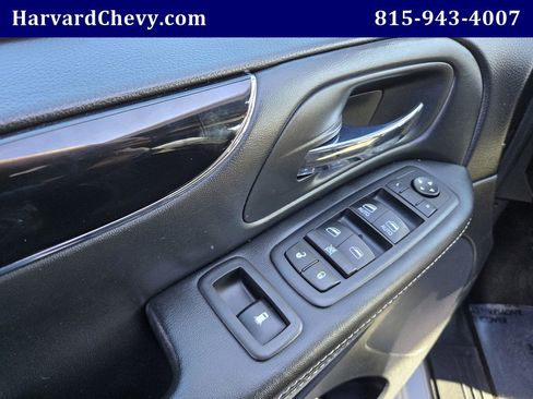 Used 2017 Dodge Grand Caravan SE image 33