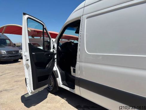 Used 2020 Mercedes-Benz Sprinter 2500 image 13