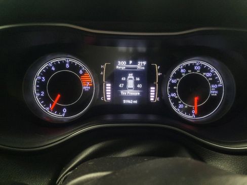 Used 2019 Jeep Cherokee Latitude w/ Popular Appearance Group image 23