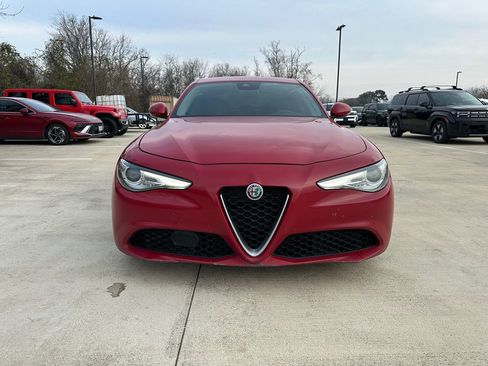 Used 2020 Alfa Romeo Giulia image 2