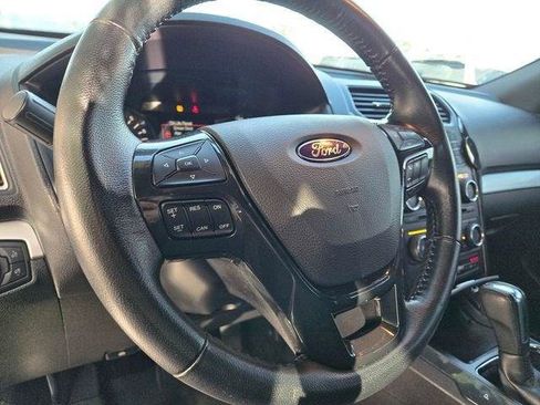 Used 2017 Ford Explorer XLT FWD image 17