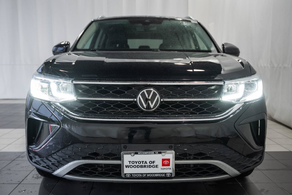 Used 2023 Volkswagen Taos SEL AWD/4WD image 2