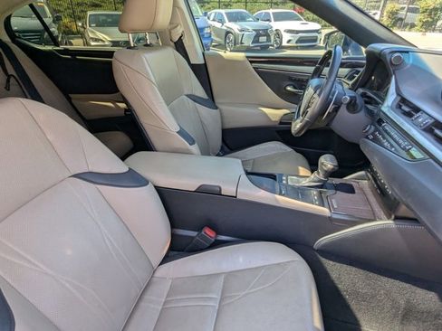 Used 2019 Lexus ES 300h ES 300h Luxury w/ Accessory Package 2 image 21