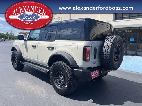 New 2026 Ford Bronco Outer Banks w/ Sasquatch Package AWD/4WD image 2