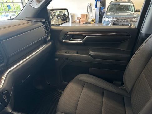 Used 2024 Chevrolet Silverado 1500 LT Trail Boss w/ Convenience Package II AWD/4WD image 28
