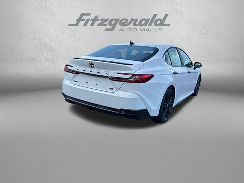 Used 2026 Toyota Camry Hybrid w/ Multimedia Upgrade Package FWD image 8