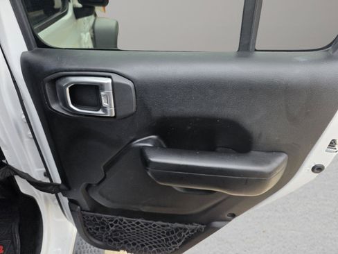 Used 2019 Jeep Wrangler Unlimited Sport S AWD/4WD image 32