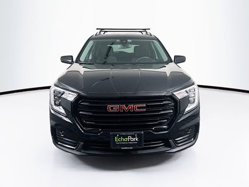 Used 2023 GMC Terrain SLE w/ Driver Convenience Package image 2