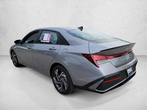 Used 2025 Hyundai Elantra Sport FWD image 7