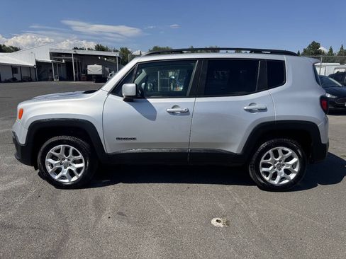 Used 2018 Jeep Renegade Latitude w/ Cold Weather Group AWD/4WD image 2
