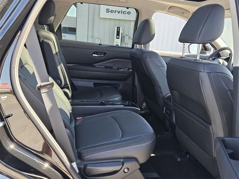 New 2025 Nissan Pathfinder SL w/ SL Premium Package image 15