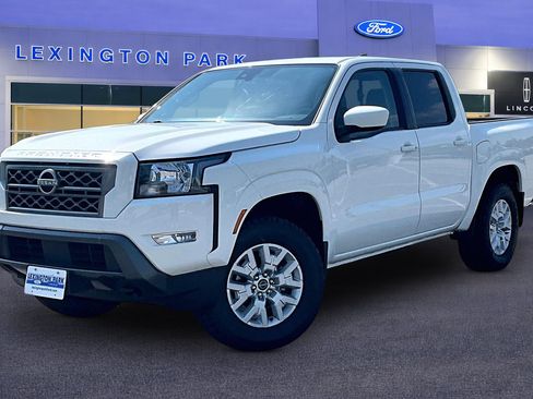 Used 2024 Nissan Frontier SV w/ SV Convenience Package AWD/4WD image 3