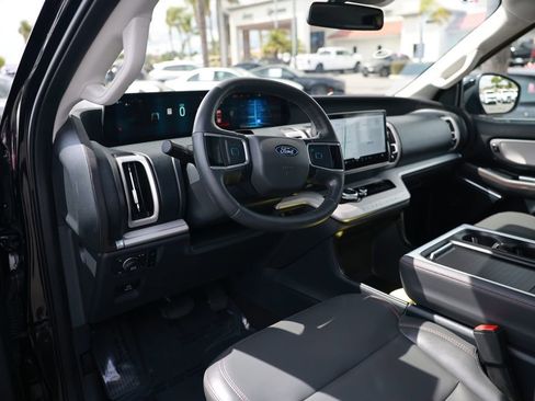 Used 2025 Ford Expedition Active AWD/4WD image 16