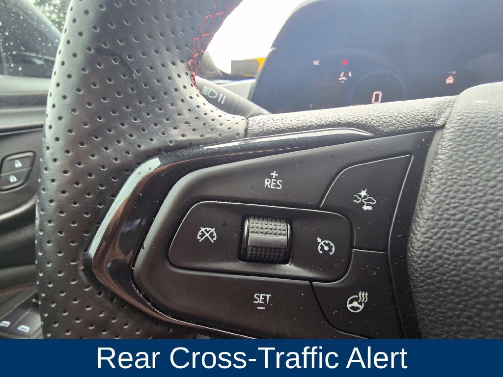 Used 2025 Chevrolet Trax RS w/ Sunroof Package FWD image 24