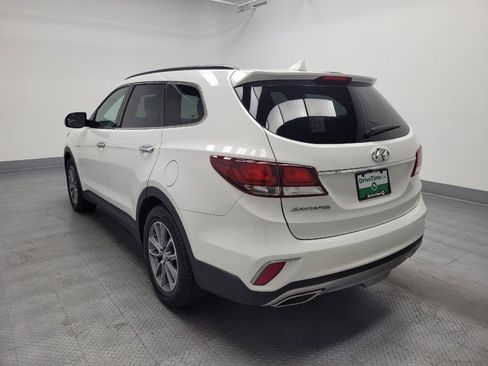 Used 2017 Hyundai Santa Fe SE image 5