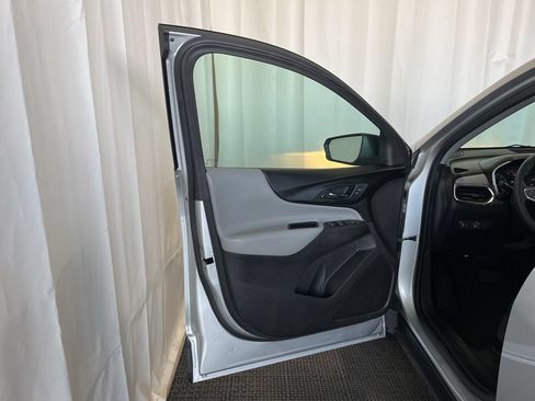 Used 2019 Chevrolet Equinox LS FWD image 17