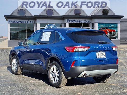 Used 2022 Ford Escape SE w/ Convenience Package image 2