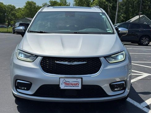 Used 2023 Chrysler Pacifica Limited FWD image 9