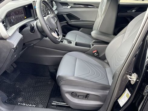 New 2026 Volkswagen Tiguan SE image 12