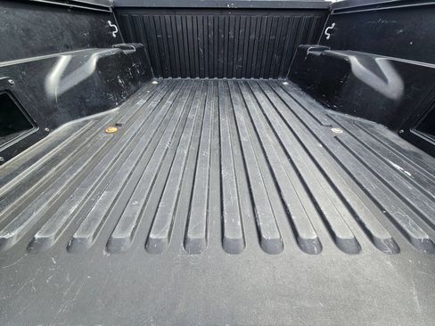 Used 2018 Toyota Tacoma SR5 AWD/4WD image 22