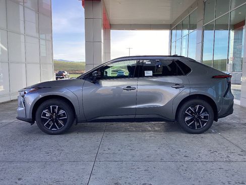 Used 2026 Toyota bZ XLE image 5