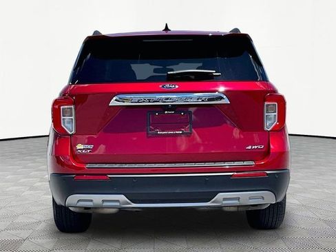 Used 2021 Ford Explorer XLT w/ Equipment Group 202A AWD/4WD image 5
