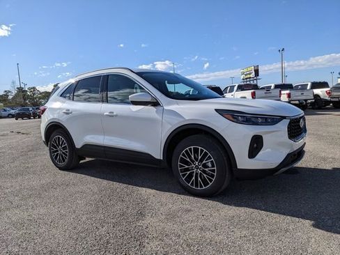 New 2026 Ford Escape SE w/ PHEV Premium Package image 2