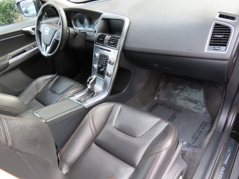 Used 2017 Volvo XC60 T5 Dynamic w/ Preferred Option Package image 22