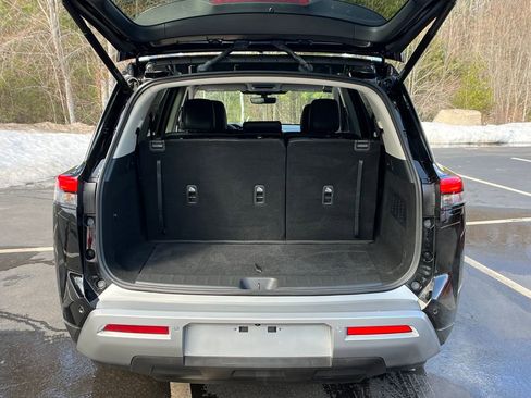Used 2024 Nissan Pathfinder SL image 10