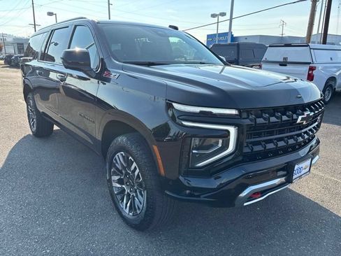 Used 2025 Chevrolet Suburban Z71 AWD/4WD image 7