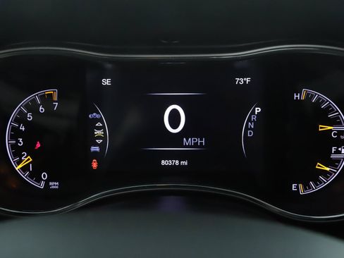 Used 2020 Jeep Grand Cherokee Altitude AWD/4WD image 12