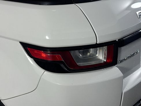 Used 2019 Land Rover Range Rover Evoque SE image 36
