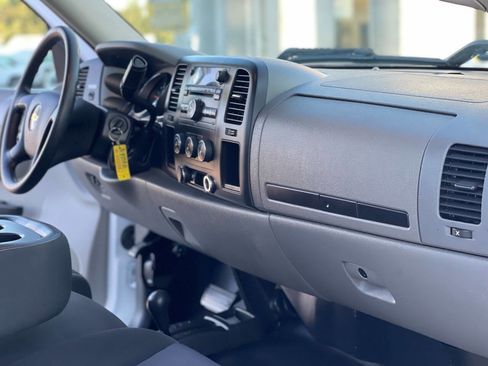 Used 2011 Chevrolet Silverado 2500 W/T image 16