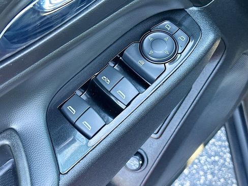 Certified 2023 Chevrolet Equinox Premier image 18