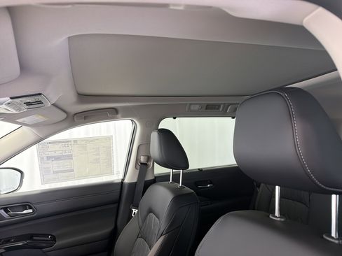 New 2026 Nissan Pathfinder Platinum FWD image 17