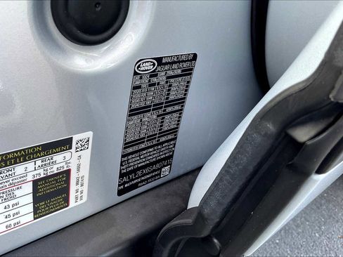 Used 2025 Land Rover Range Rover Velar Dynamic SE image 35