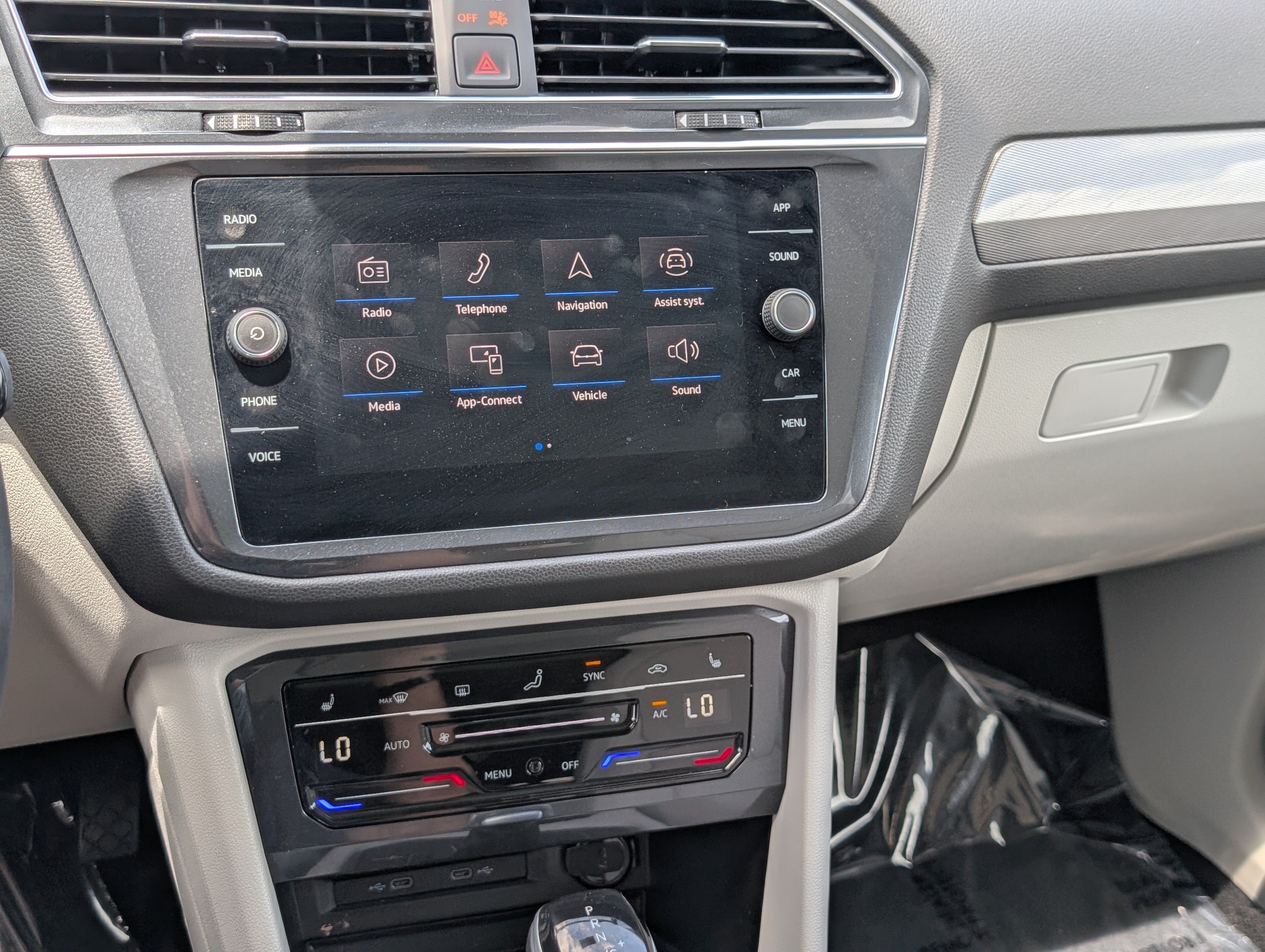 Used 2023 Volkswagen Tiguan SE w/ Panoramic Sunroof Package FWD image 29