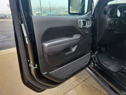 Used 2025 Jeep Wrangler Unlimited Rubicon 4xe w/ Convenience Group image 6