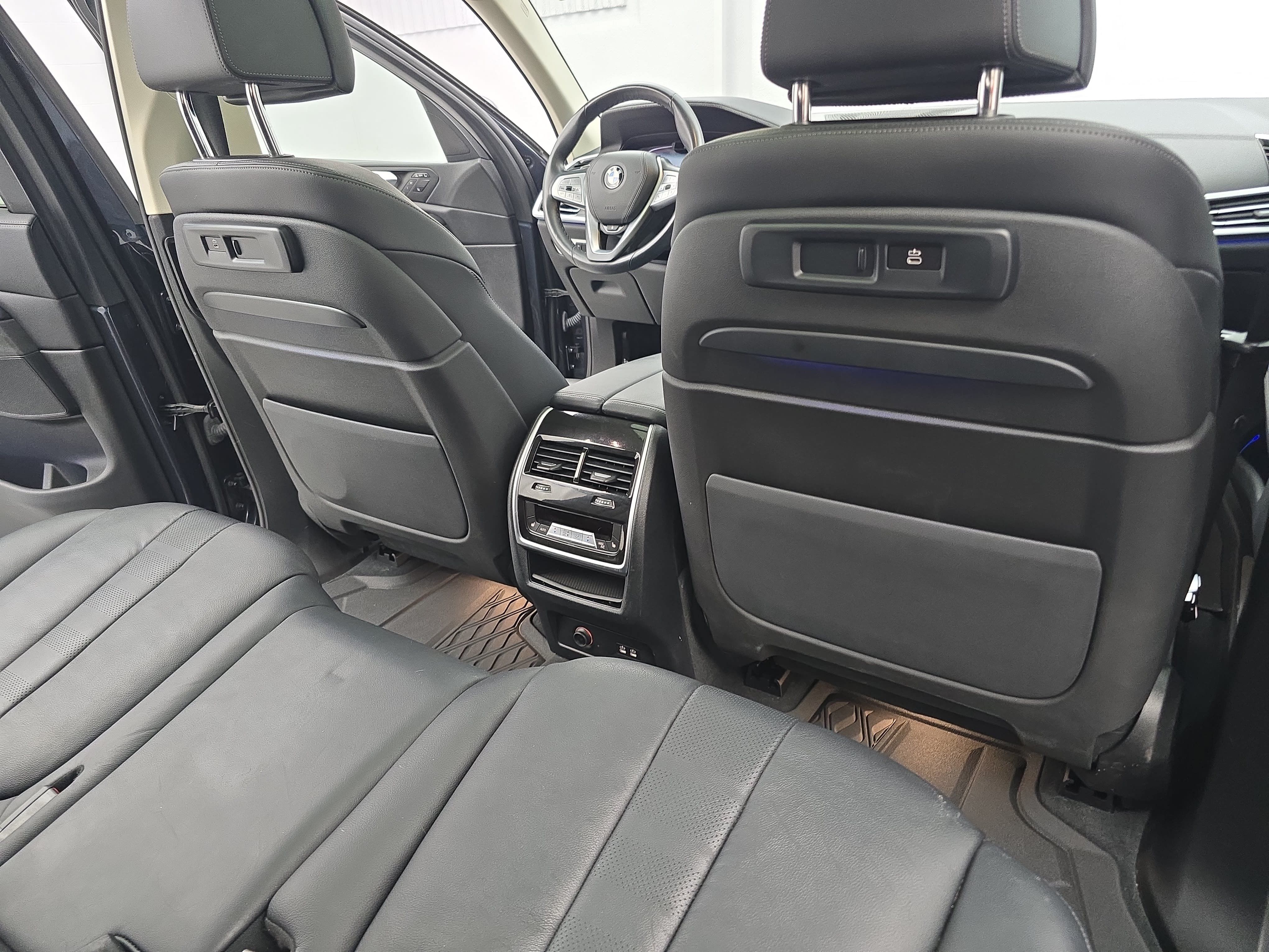 Used 2022 BMW X7 xDrive40i w/ Premium Package AWD/4WD image 13