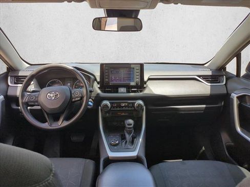 Used 2022 Toyota RAV4 XLE AWD/4WD image 17